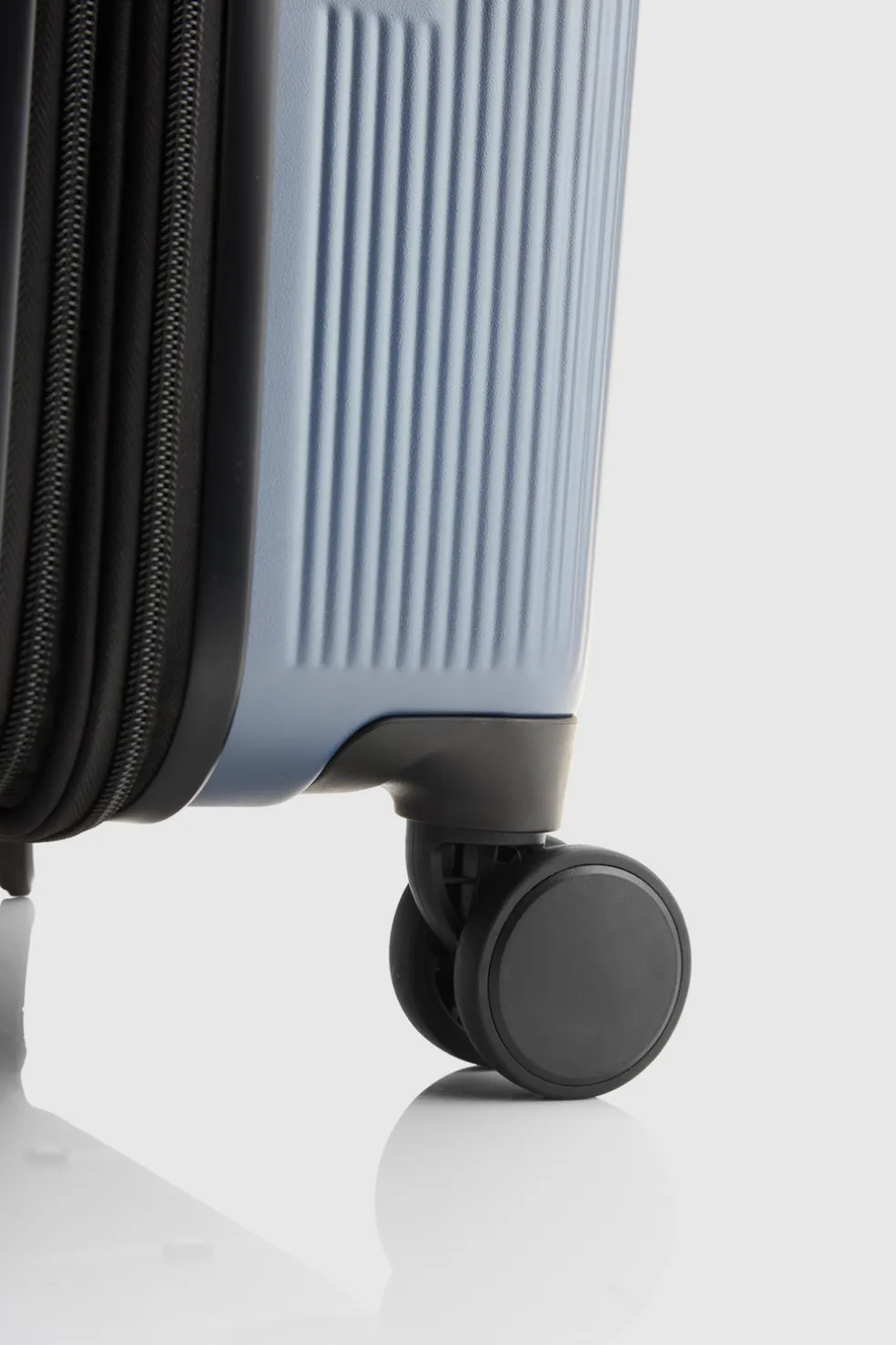 Blackwood Check-In 75cm Suitcase