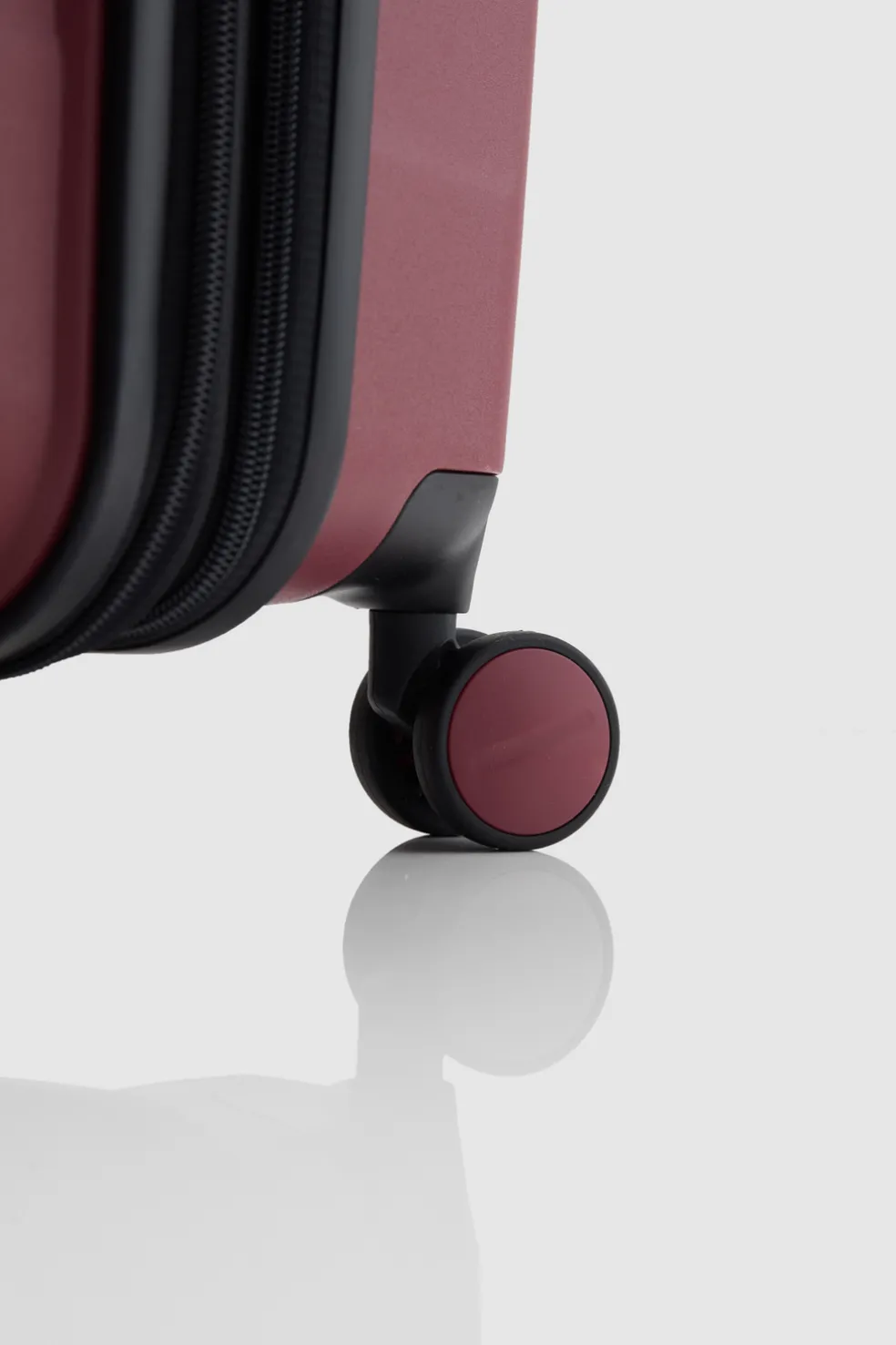 Gloss Stripe 68cm Suitcase