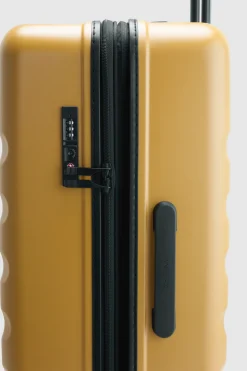Icon Stripe 66cm Suitcase