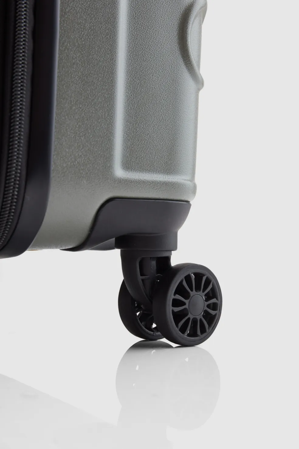 Insignia 2.0 54cm Suitcase