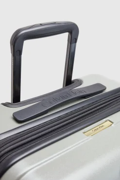 Insignia 2.0 67cm Suitcase