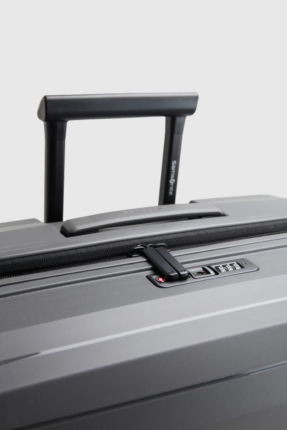 Octolite Neo 81cm Suitcase