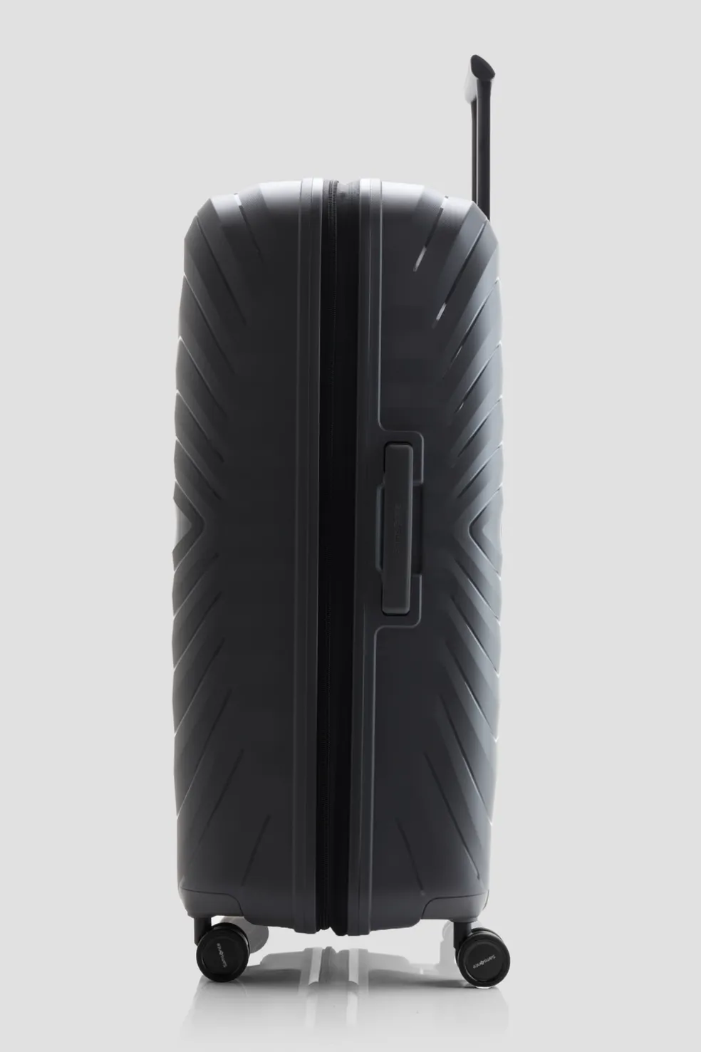 Octolite Neo 81cm Suitcase