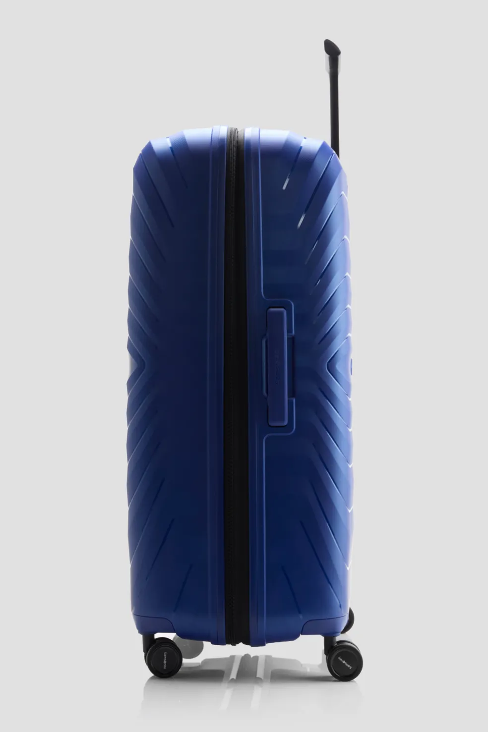 Octolite Neo 81cm Suitcase