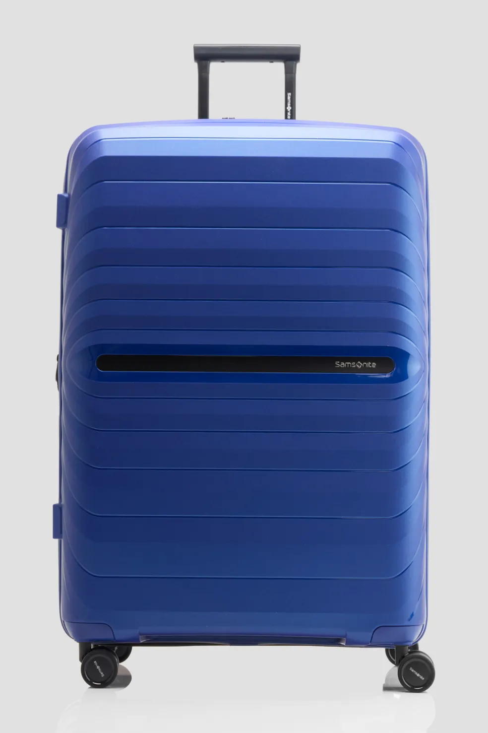 Octolite Neo 81cm Suitcase