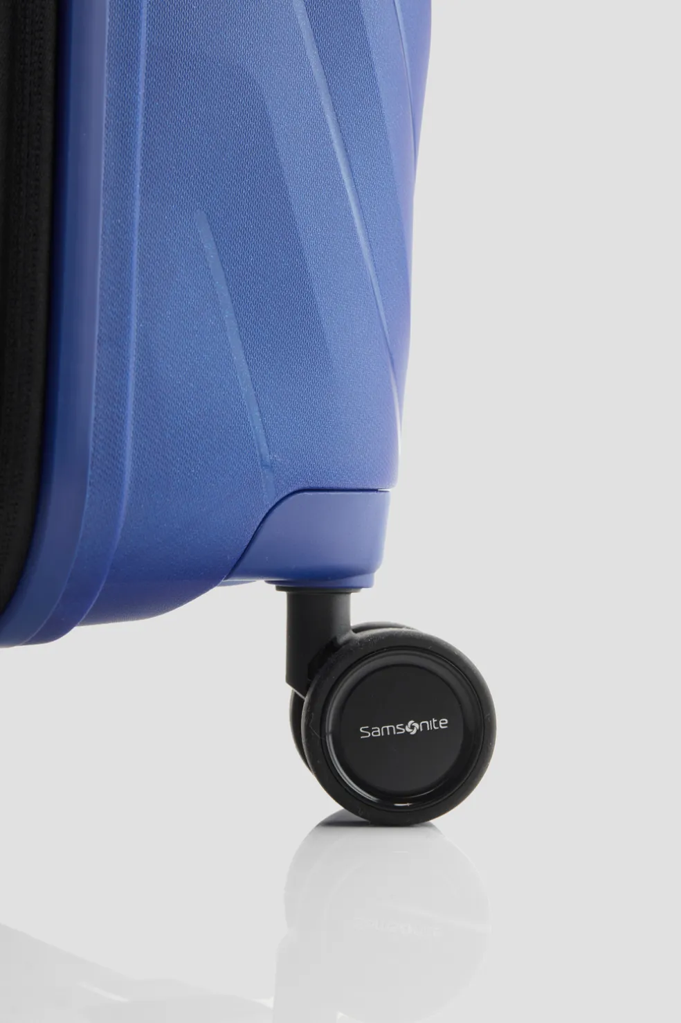 Octolite Neo 75cm Suitcase