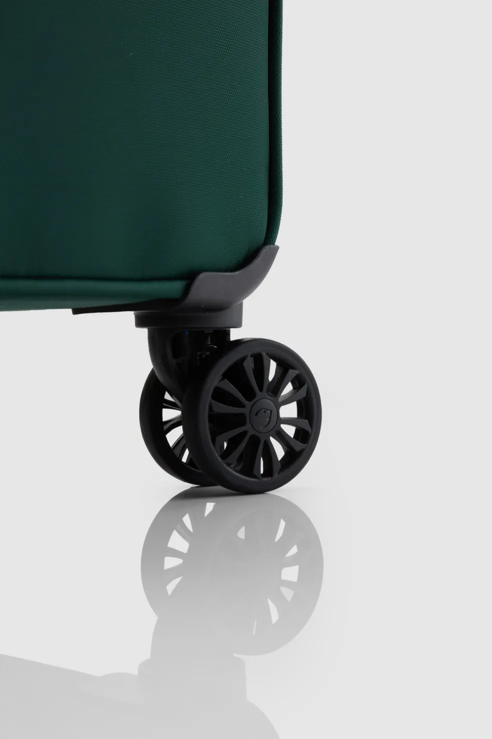Soft Stripe 2.0 81cm Suitcase