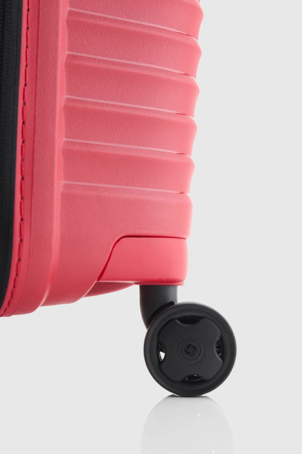 Upscape Check-In 81cm Suitcase